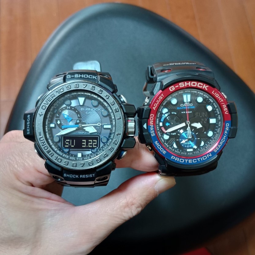 カシオ ガルフマスター CASIO G-SHOCK MASTER OF G-SEA GWN-1000C-1AJFトリプルセンサーとGN-1000B-1AJFツインセンサーペプシカラー比較01正面